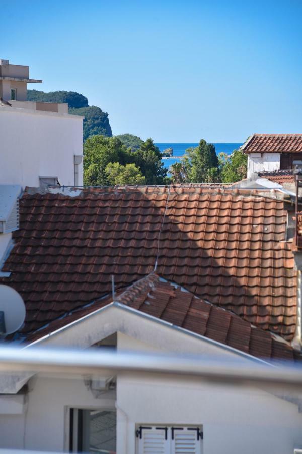 Jovan Lux Daire Budva